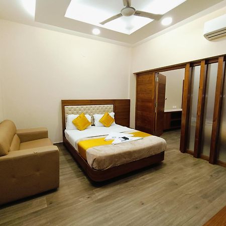 Hotel Mayura Residency Subrahmanya Bagian luar foto