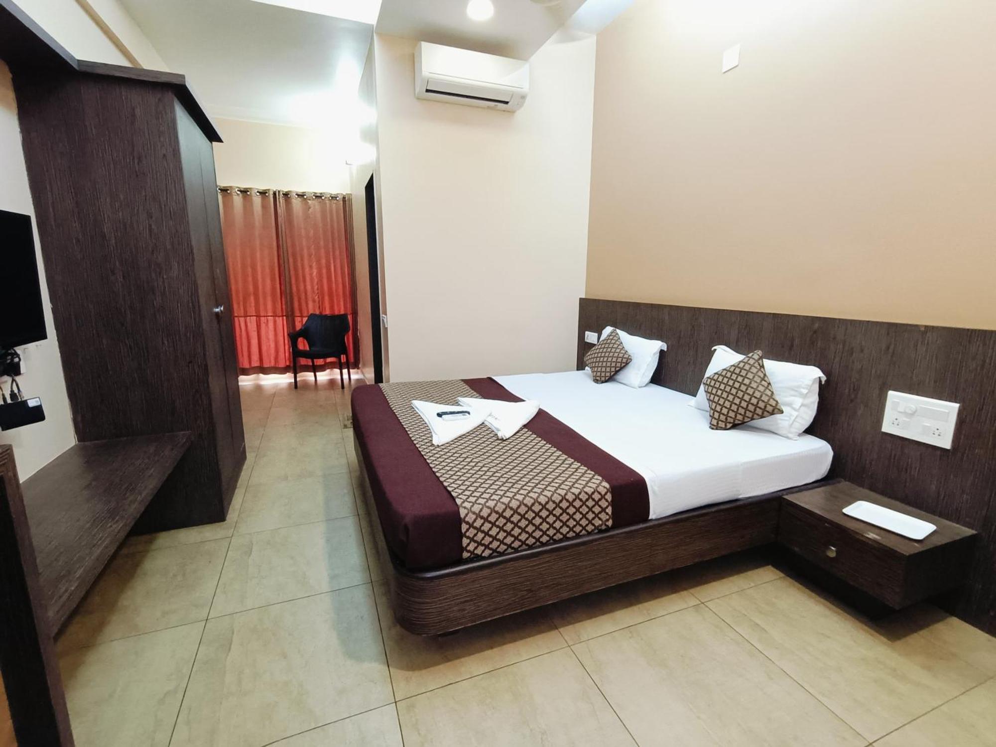 Hotel Mayura Residency Subrahmanya Bagian luar foto