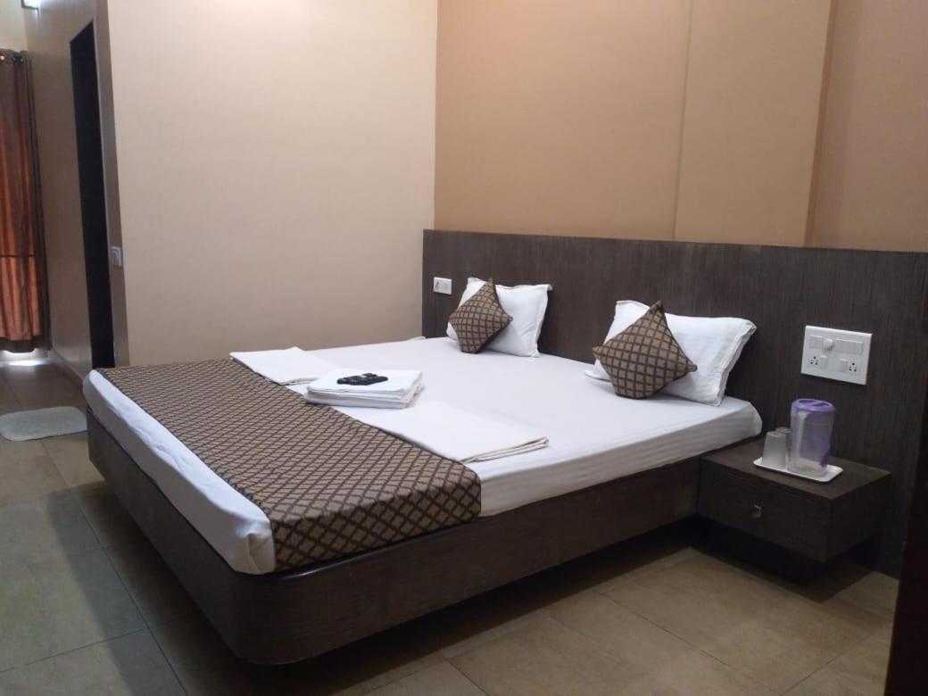Hotel Mayura Residency Subrahmanya Bagian luar foto