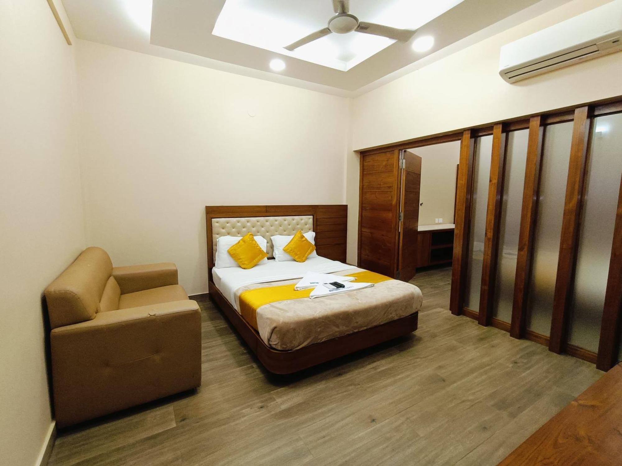 Hotel Mayura Residency Subrahmanya Bagian luar foto