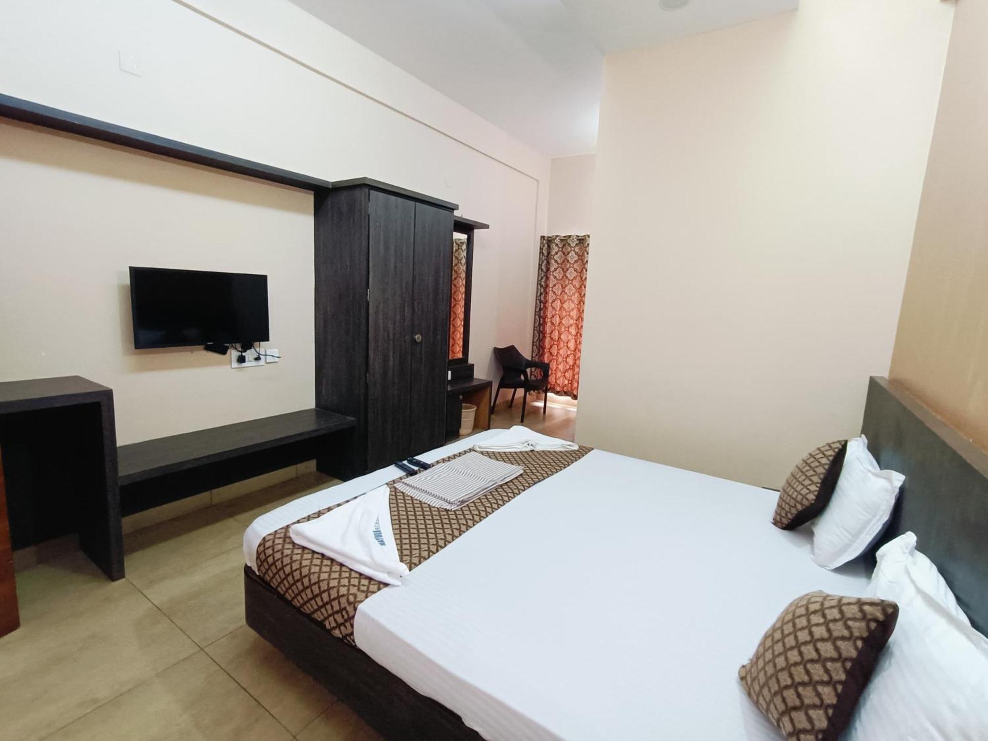 Hotel Mayura Residency Subrahmanya Bagian luar foto