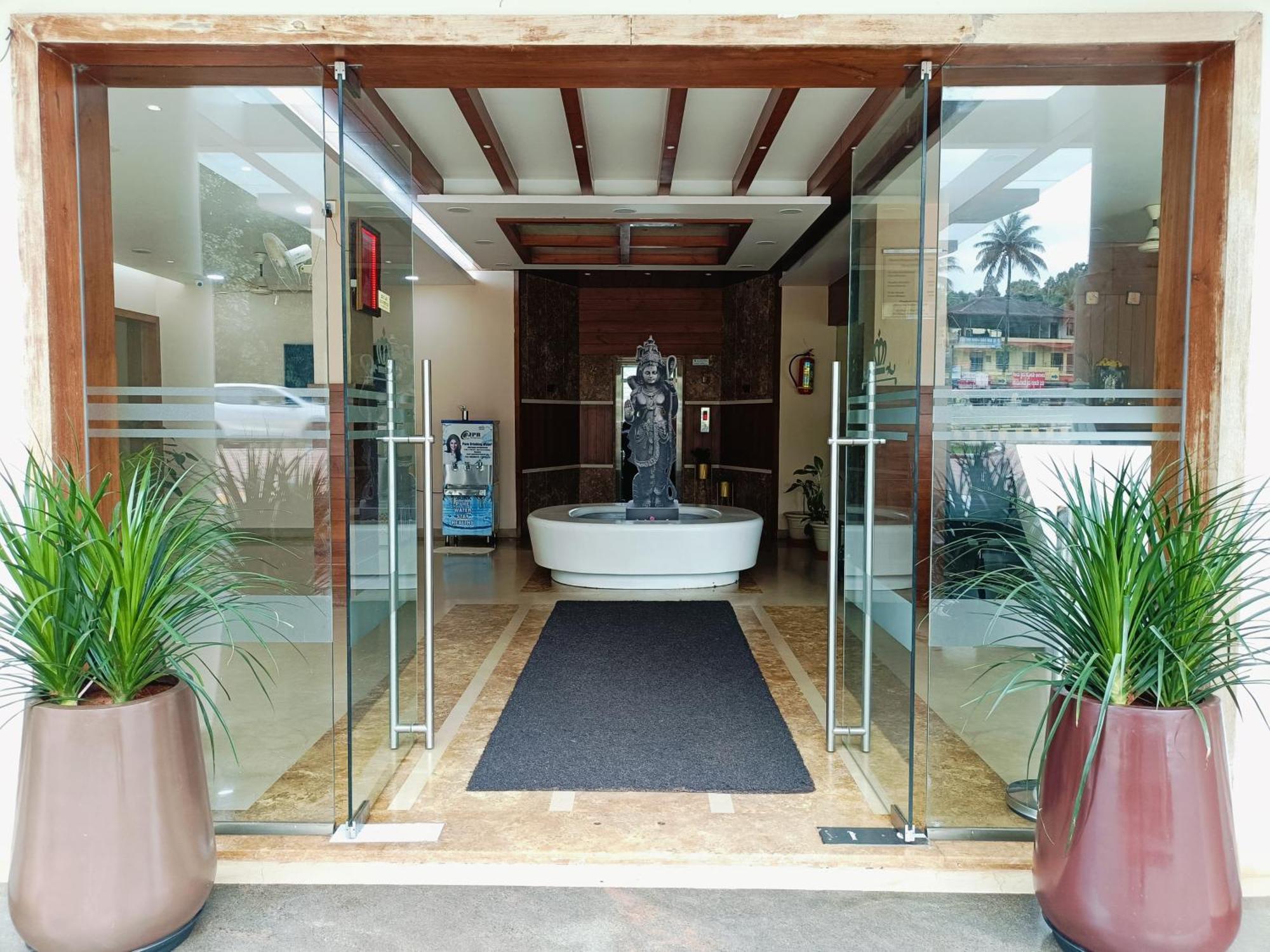 Hotel Mayura Residency Subrahmanya Bagian luar foto