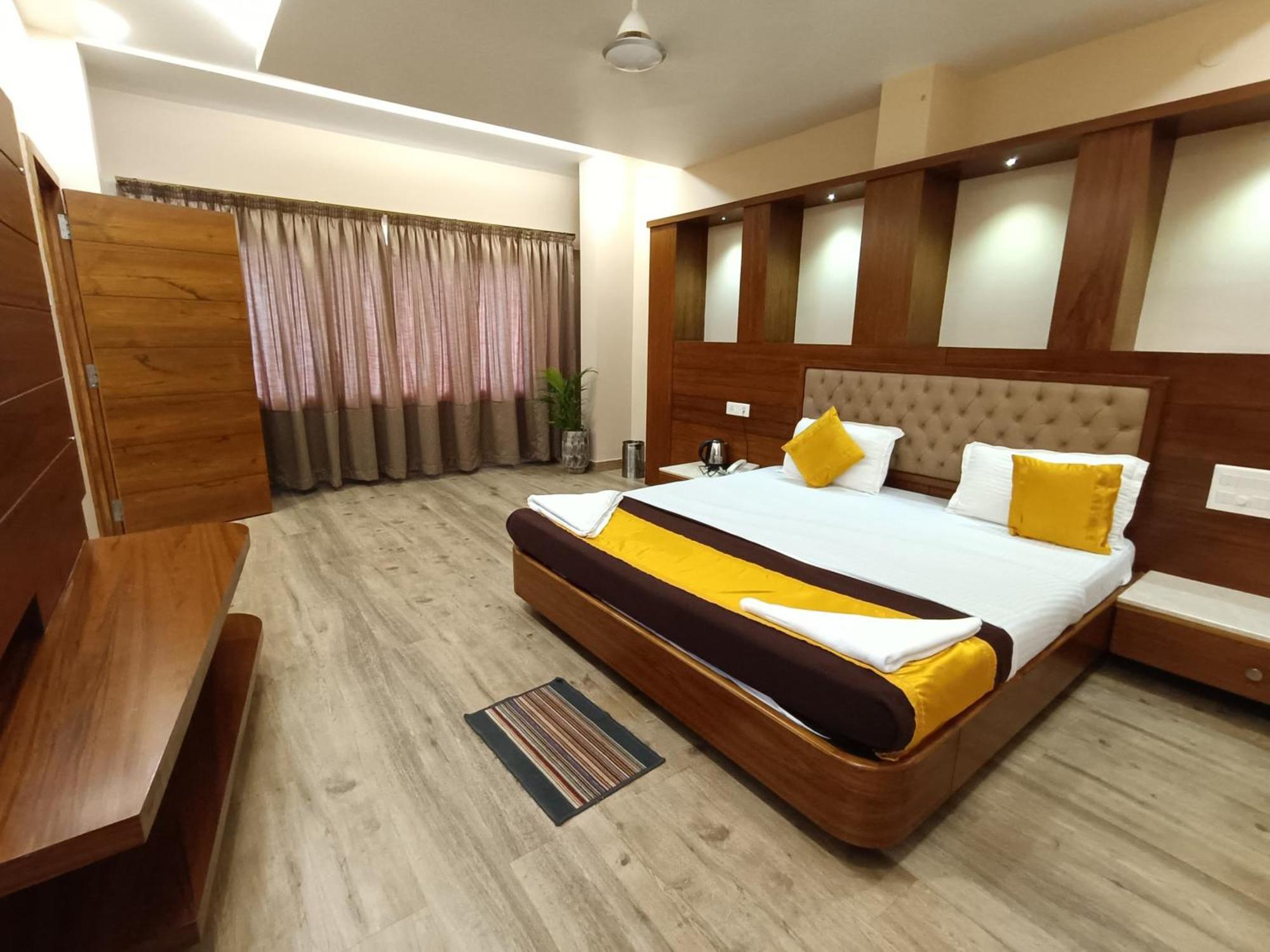 Hotel Mayura Residency Subrahmanya Bagian luar foto